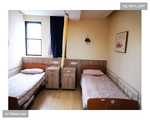 球员医疗团队采用冰浴降温 精心照料应对高温高湿比赛条件